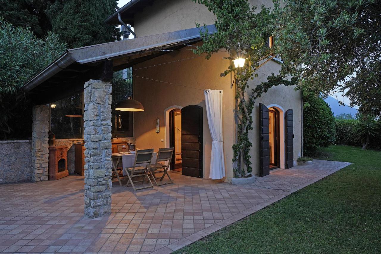 Villa Bouganville Toscolano Maderno Bagian luar foto