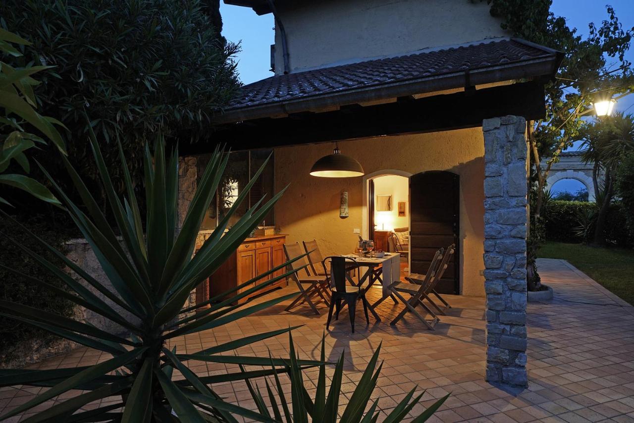 Villa Bouganville Toscolano Maderno Bagian luar foto
